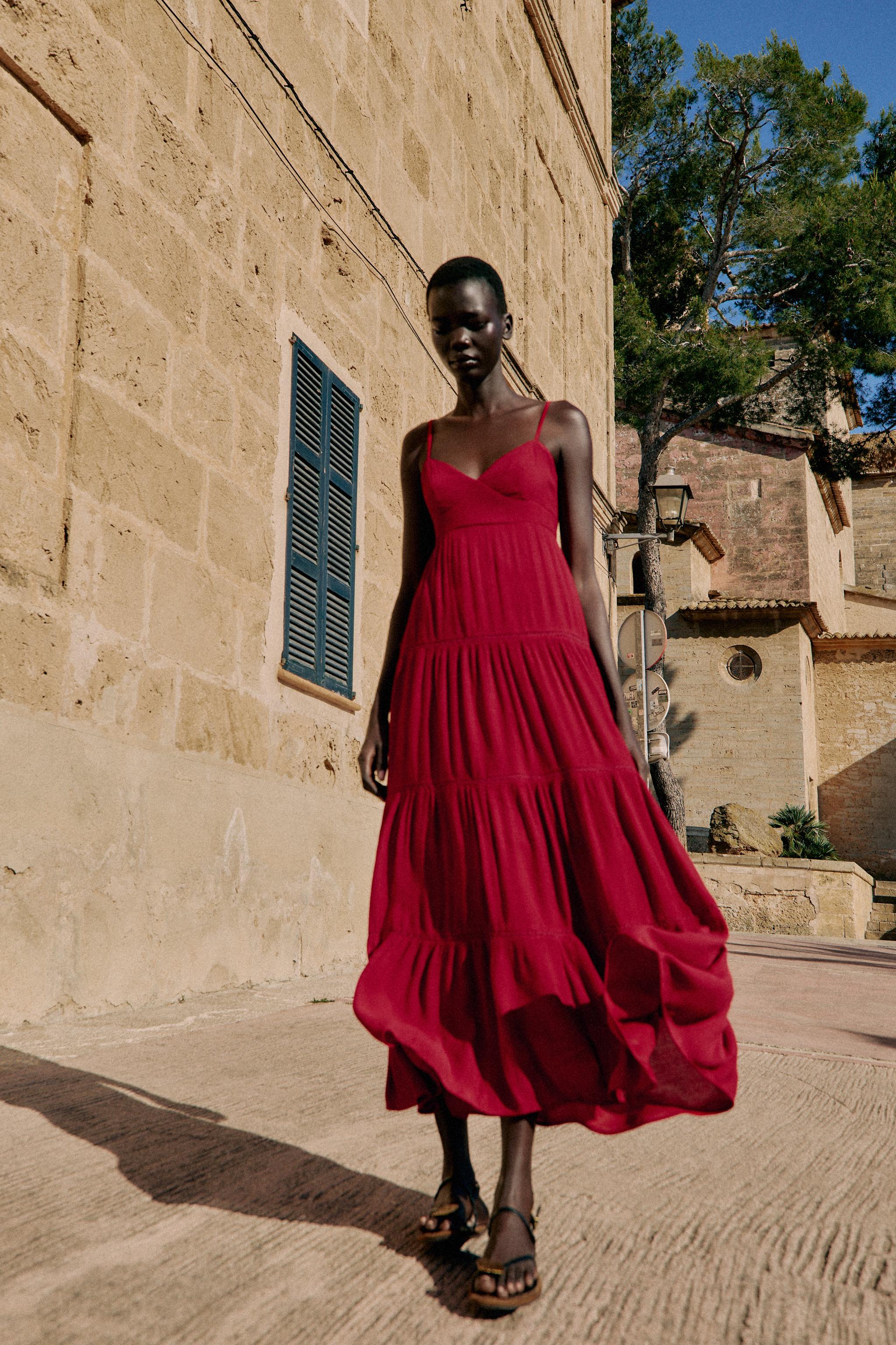 ROBE LONGUE À BRETELLES